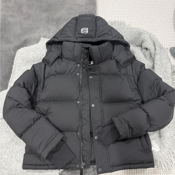 Aritzia Jackets & Blazers - Aritzia Black Puffer Jacket